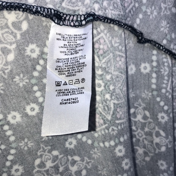 Loft Outlet Medallion Navy Purple and Green V Neck Shift Dress Size 2P - Picture 7 of 7